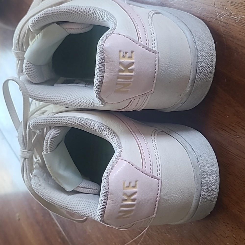 Cream and pink Nikes size 8.5 - Picture 2 of 5